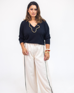 Blusa Tereza em malha com decote em V